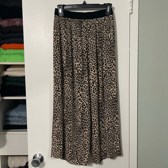 Zara Leopard Pleated Pants - Picture 1 of 3